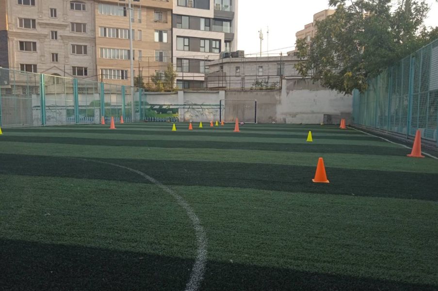 تصویر مدرسه فوتبال پسرانه کانون ورزشی درون مدرسه ای تهران