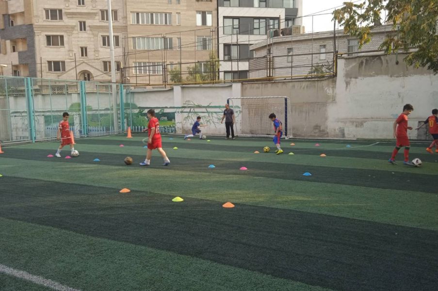 تصویر مدرسه فوتبال پسرانه کانون ورزشی درون مدرسه ای تهران
