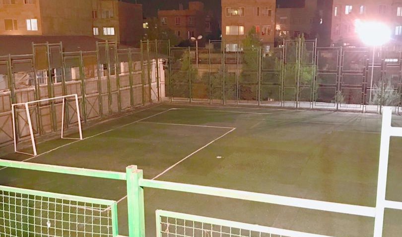 تصویر زمین چمن مصنوعی ویلا شهر قدیمی تهران