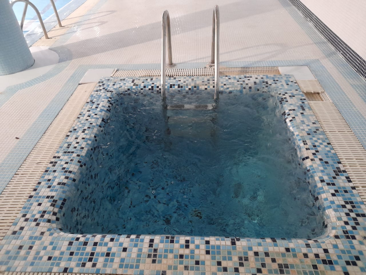 تصویر سالن چند تهران_