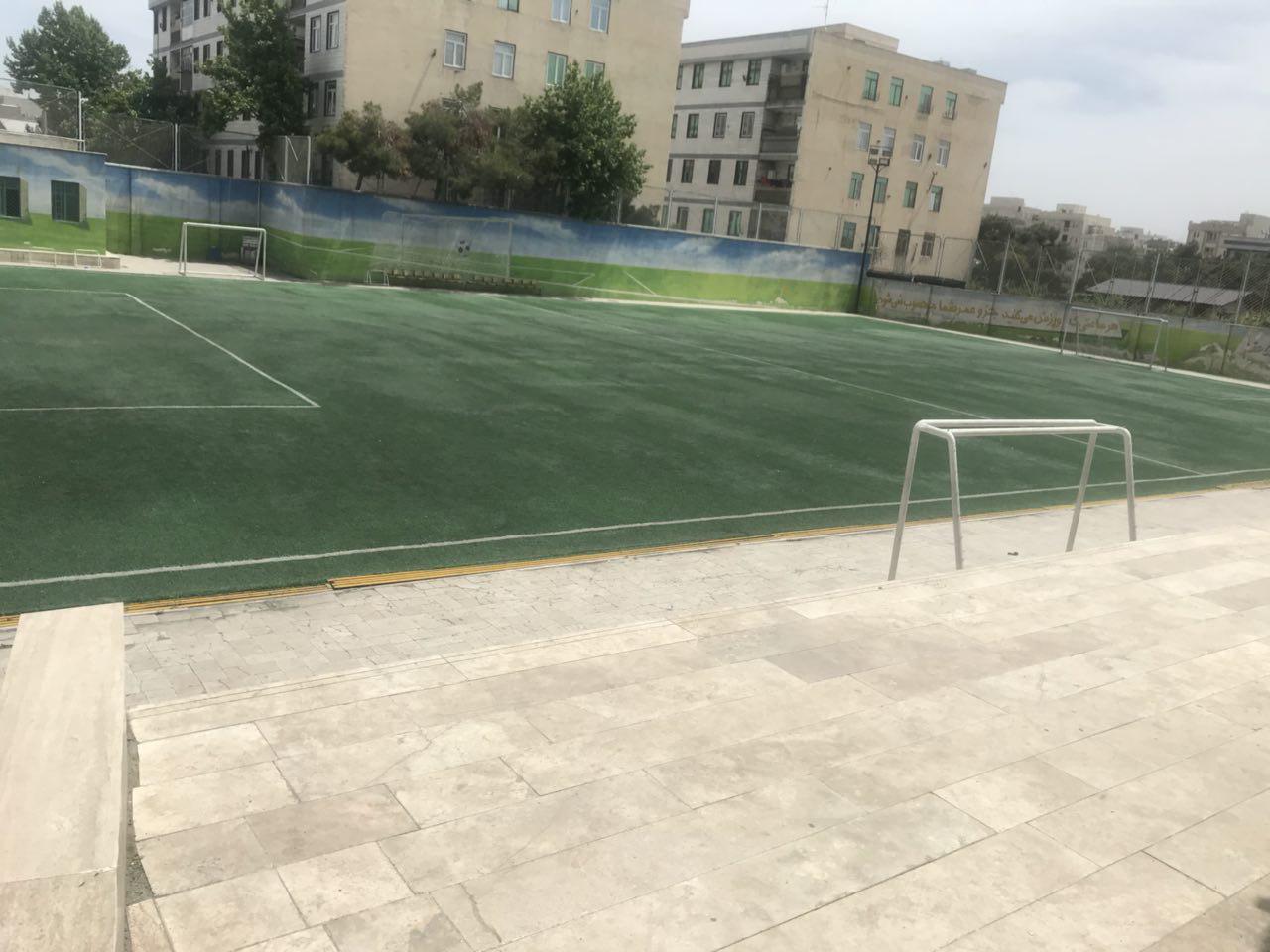 تصویر زمین چمن مصنوعی نشاط تهران