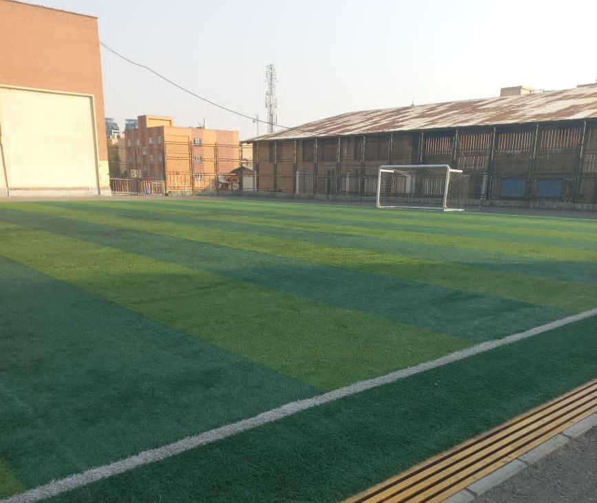 تصویر چمن مصنوعی هنرستان طالقانی تهران