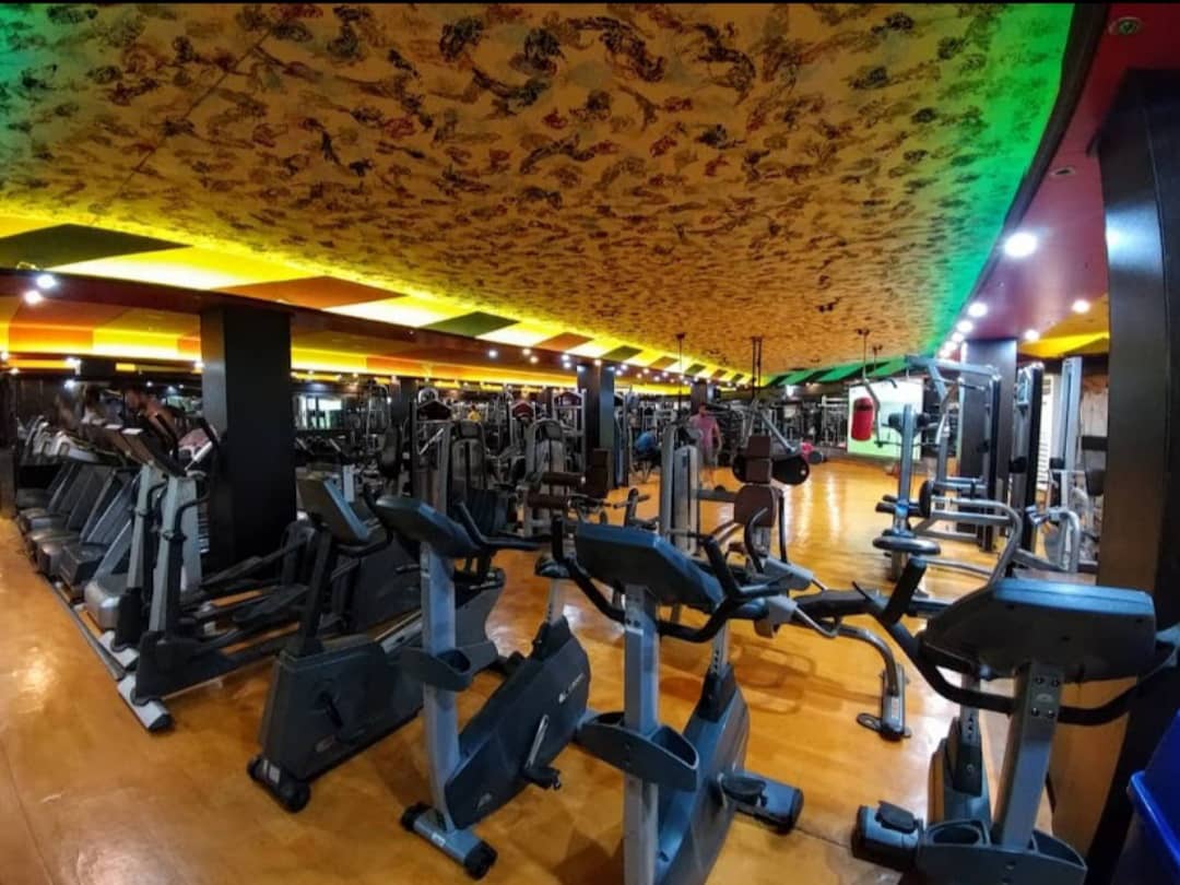 تصویر باشگاه بزرگ بدنسازی Force Fitness اکباتان تهران