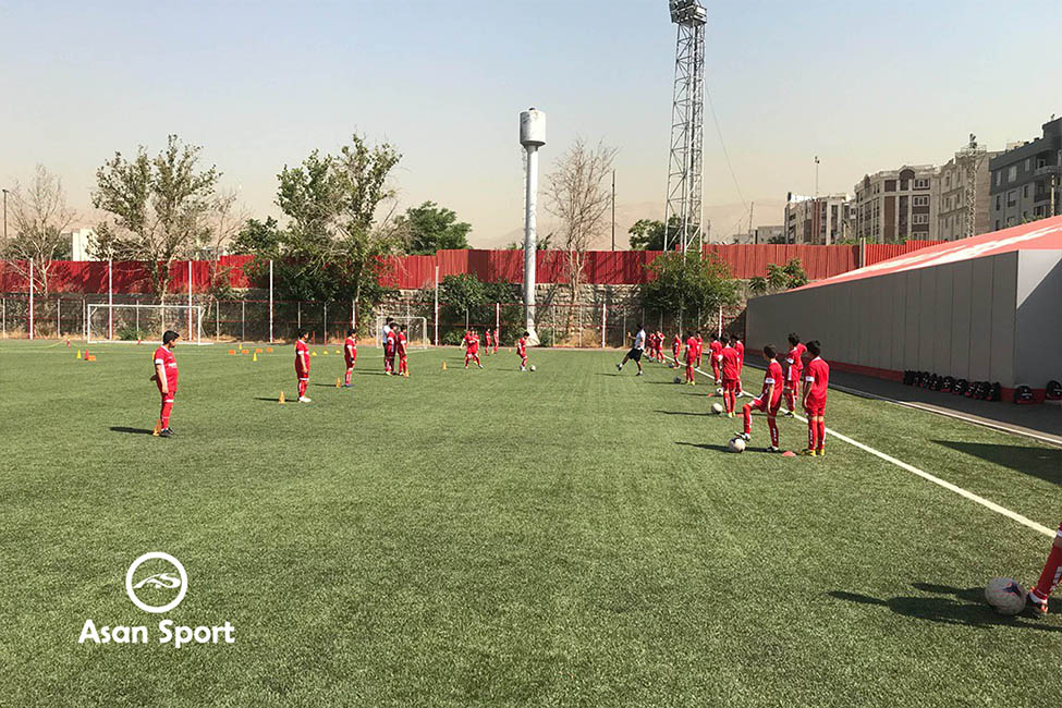 تصویر زمین چمن مصنوعی درفشی فر بزرگ تهران