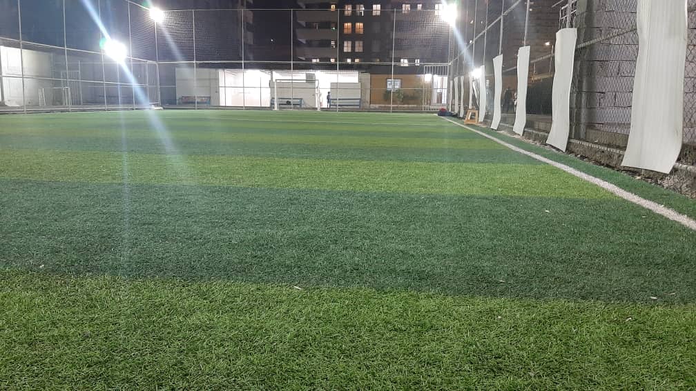 تصویر زمین چمن مصنوعی تکنیک تهران