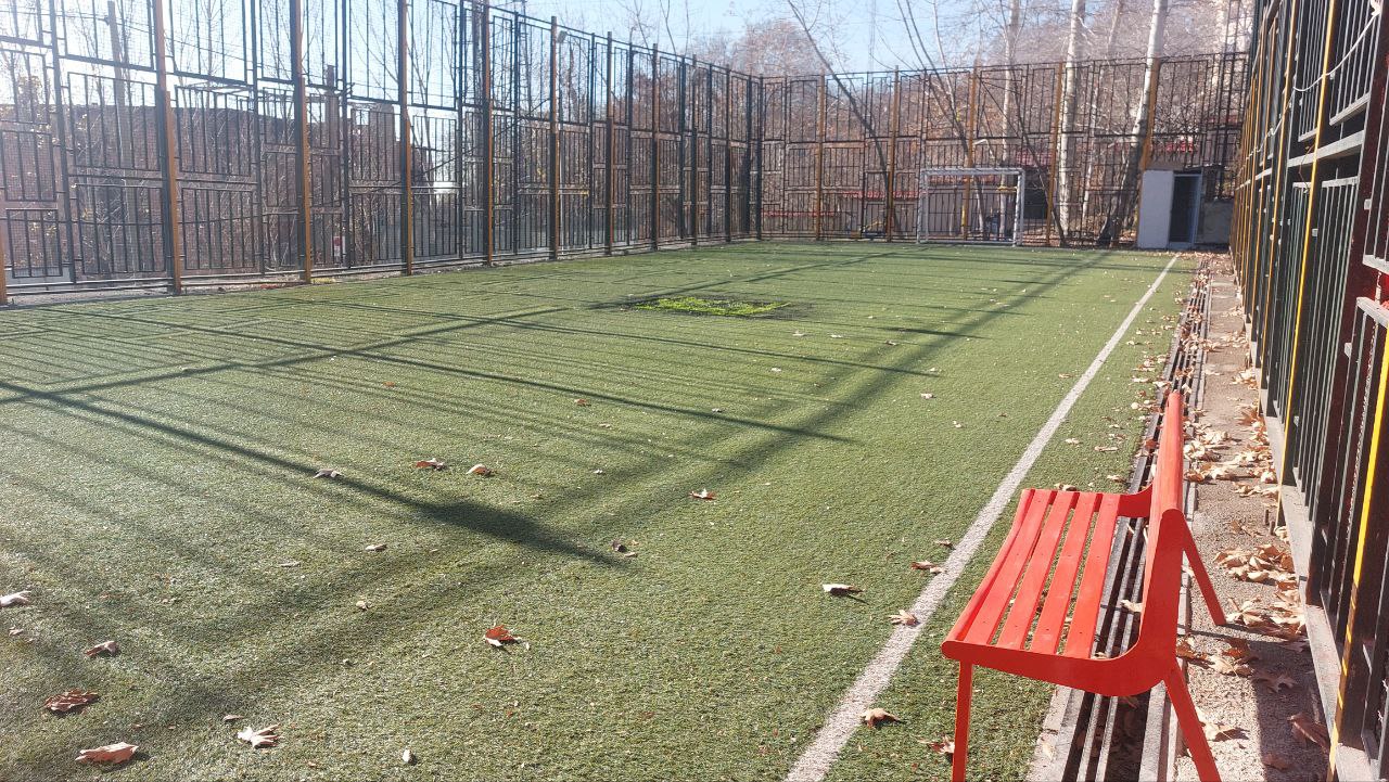 تصویر زمین چمن شهدای دربند تهران