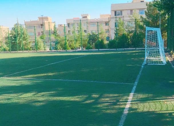 تصویر زمین چمن مصنوعی ویلا شهر قدیمی تهران