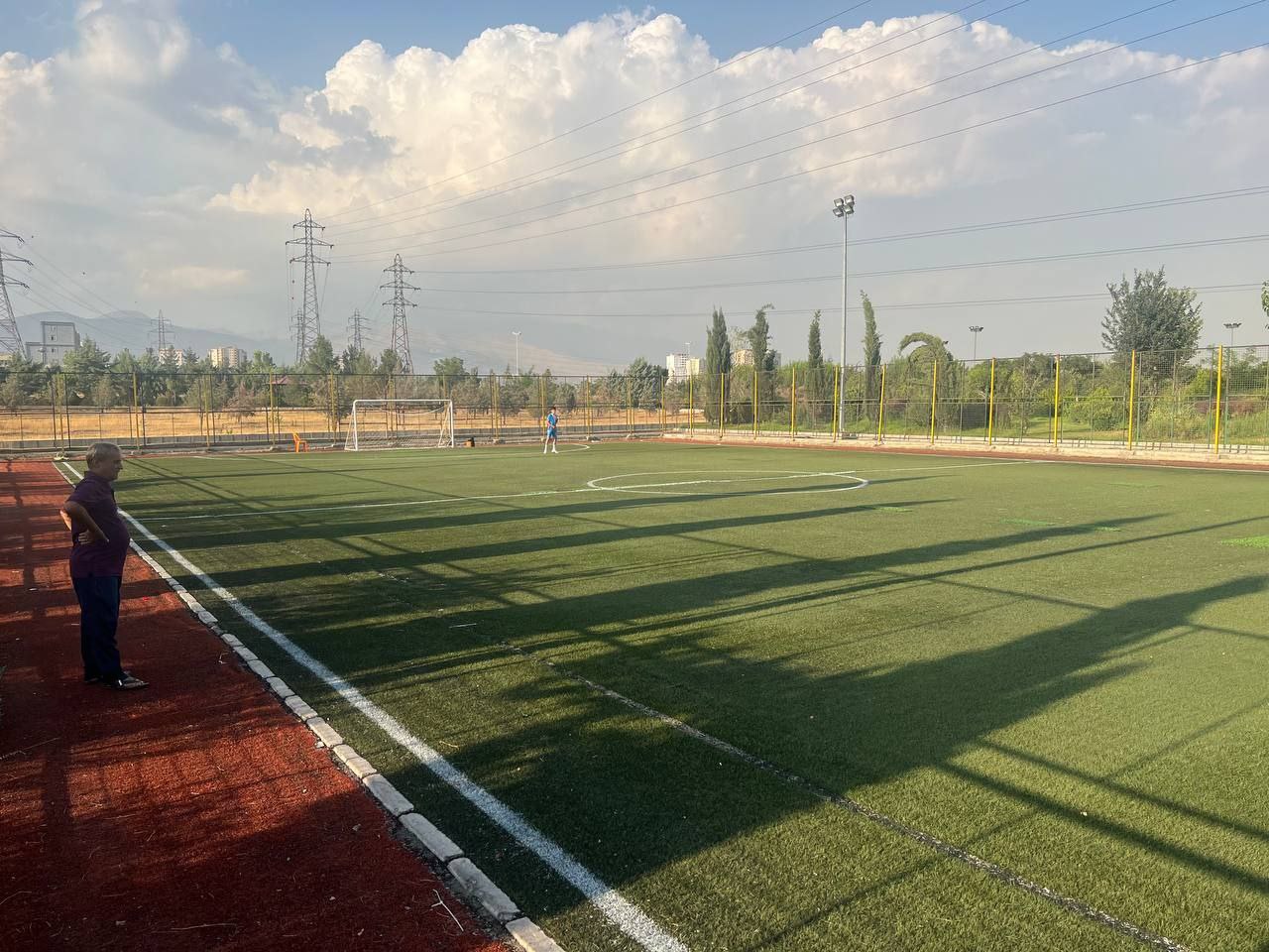 تصویر زمین چمن مصنوعی بادرود تهران