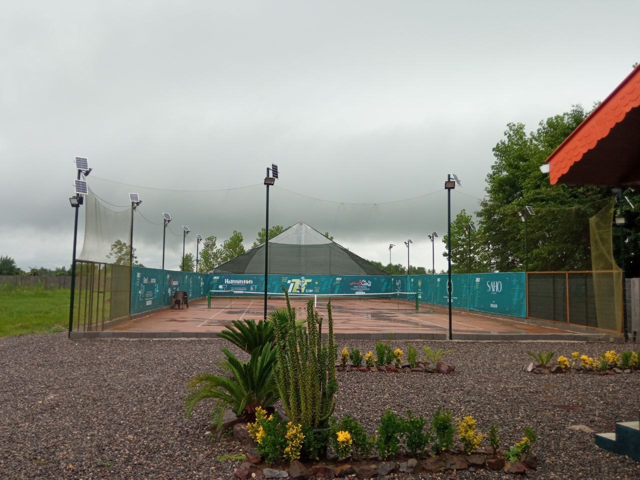 تصویر زمین روباز تنیس لند کلاب (Tennis Land Club) رشت