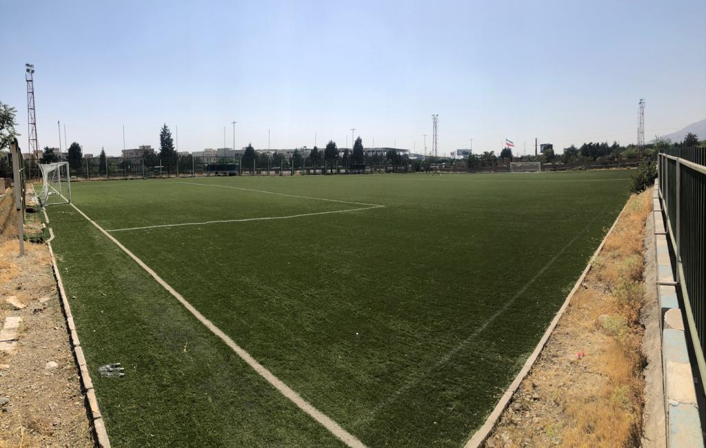 تصویر زمین چمن مصنوعی بزرگ سورنا تهران