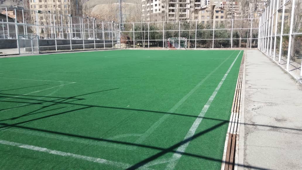 تصویر چمن مصنوعی دانشگاه شهید بهشتی تهران