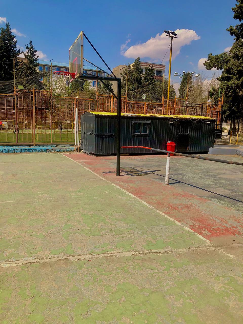 تصویر زمین روباز ورزشی بوستان مریم تهران