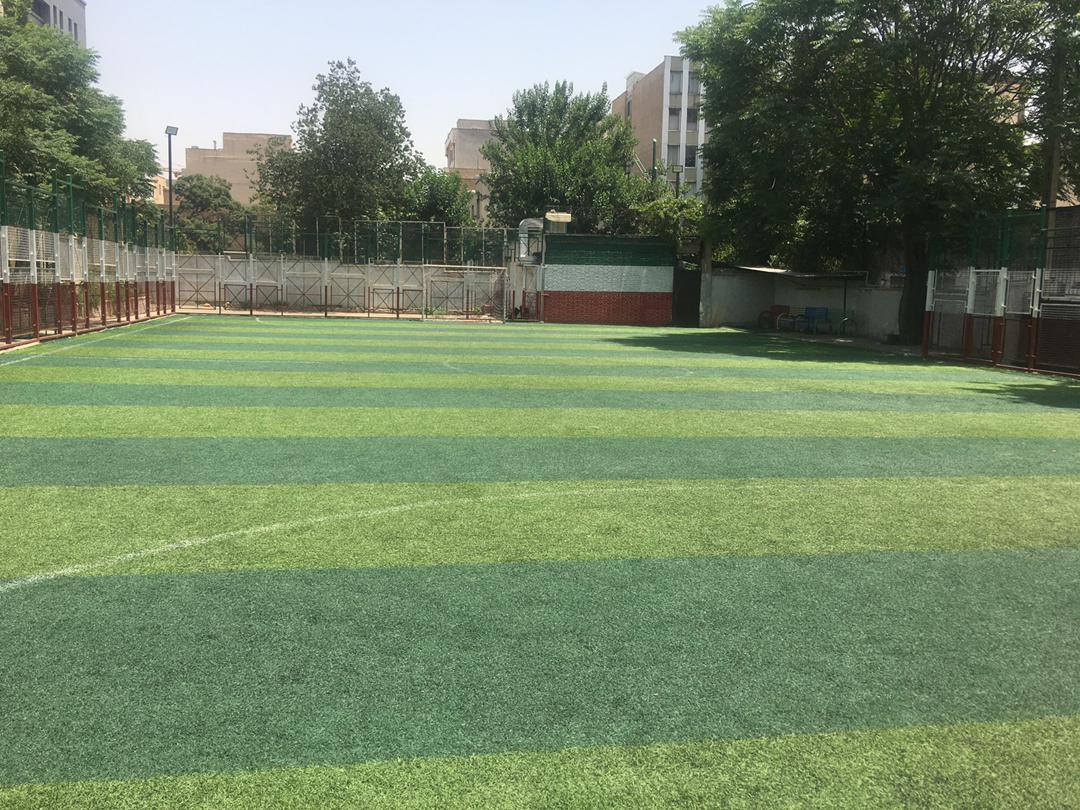 تصویر زمین چمن هنرستان چمران تهران