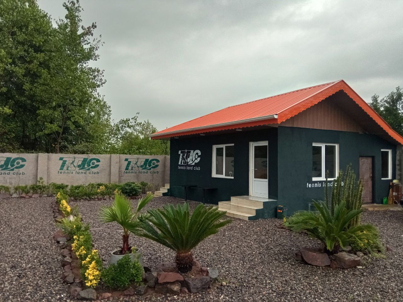 تصویر زمین روباز تنیس لند کلاب (Tennis Land Club) رشت