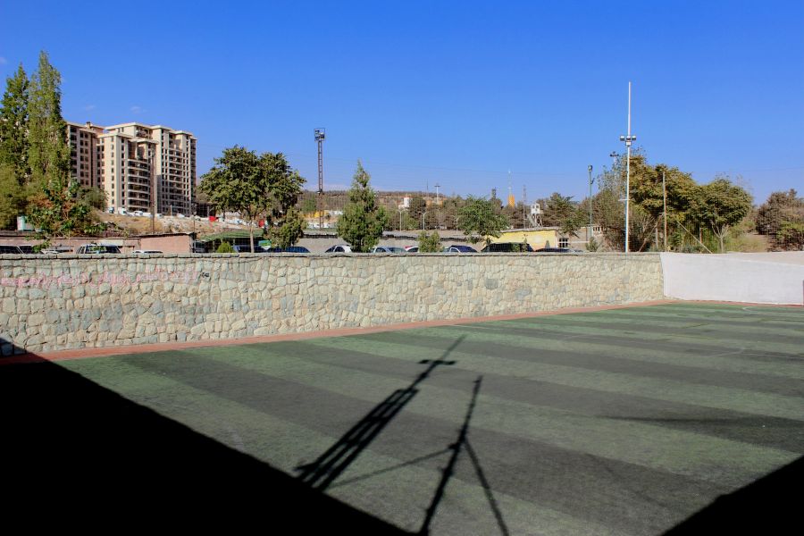 تصویر چمن مصنوعی بنانیه تهران