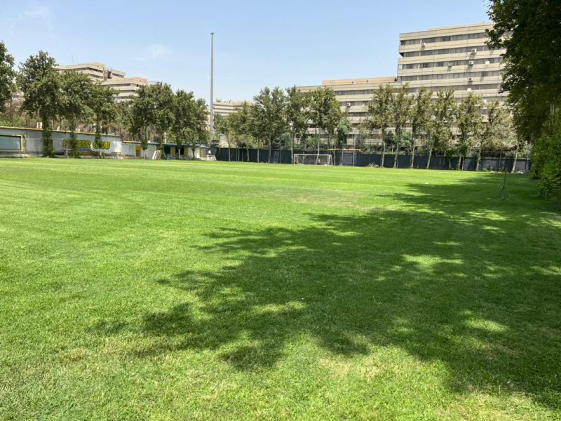 تصویر چمن طبیعی راه آهن اکباتان تهران