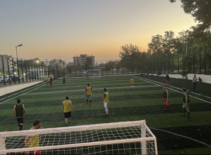 تصویر چمن مصنوعی باغ مخابرات تهران