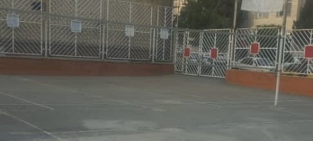 تصویر زمین والیبال روباز(مدرسه والیبال صفائی)تهران