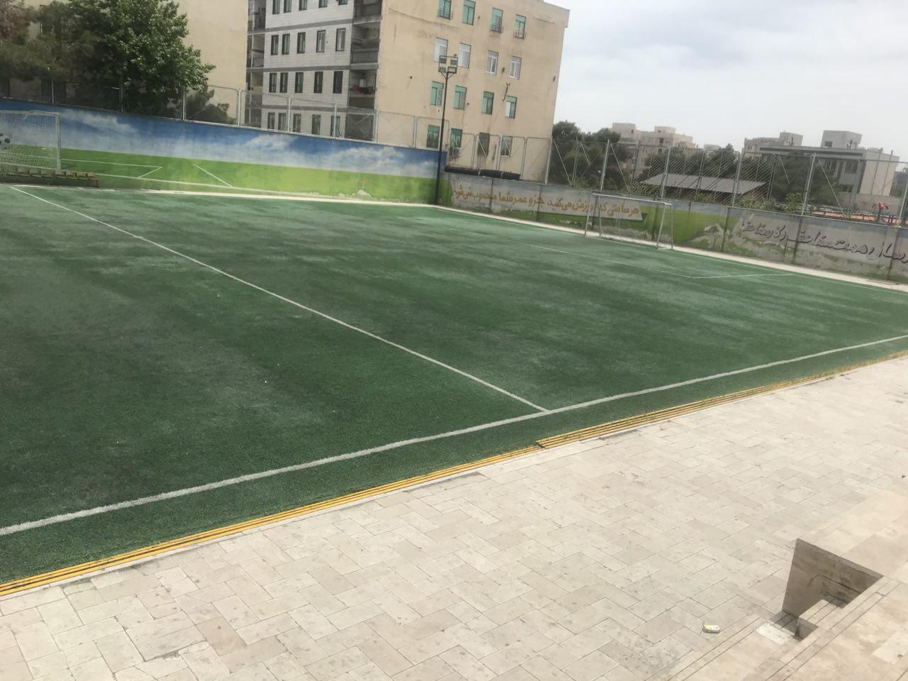 تصویر زمین چمن مصنوعی نشاط تهران
