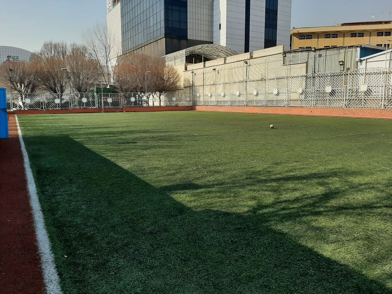 تصویر زمین چمن مصنوعی میعاد تهران