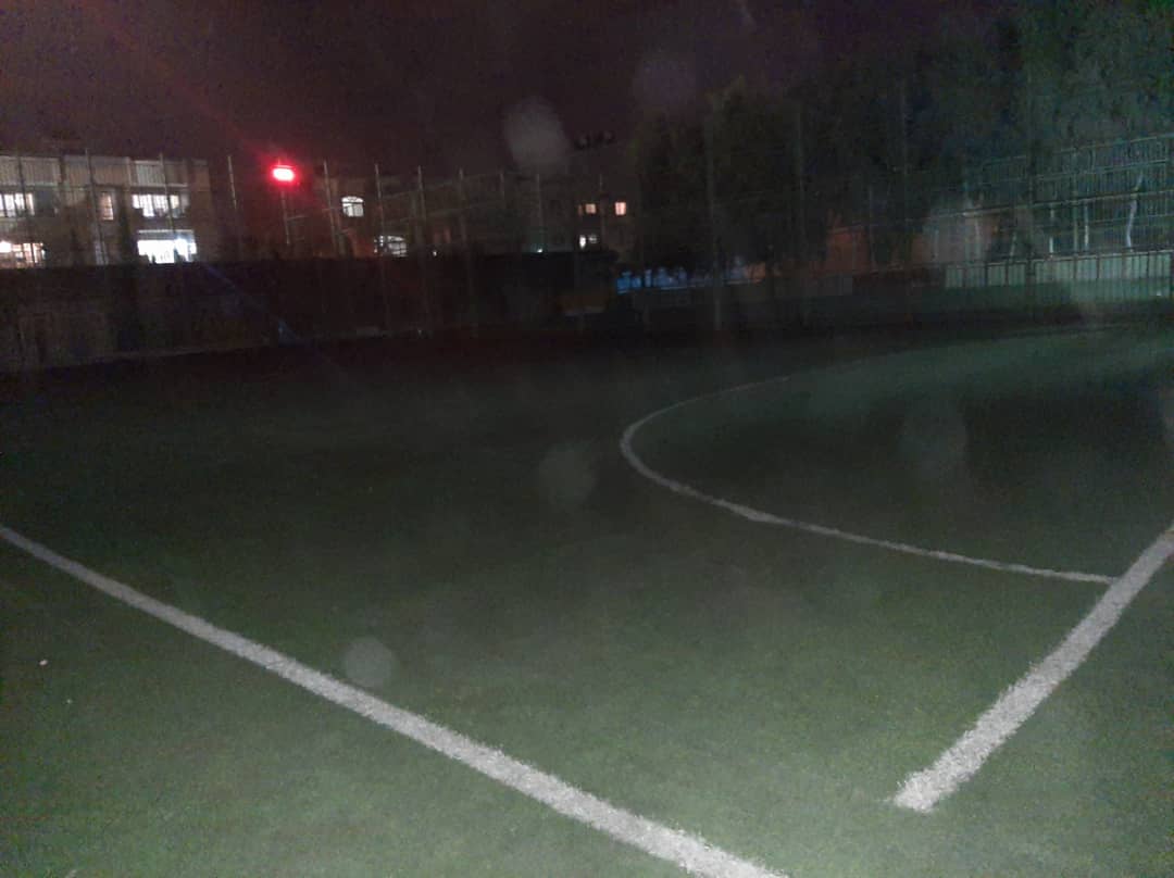 تصویر زمین چمن مصنوعی کارگران اصفهان