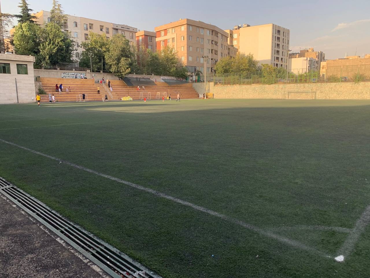 تصویر زمین چمن مصنوعی شهدای مبارک آباد تهران