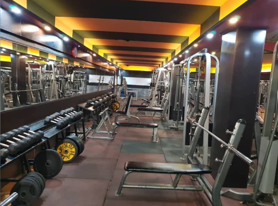 تصویر باشگاه بزرگ بدنسازی Force Fitness اکباتان تهران