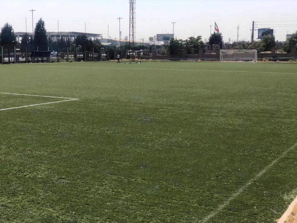 تصویر زمین چمن مصنوعی بزرگ سورنا تهران