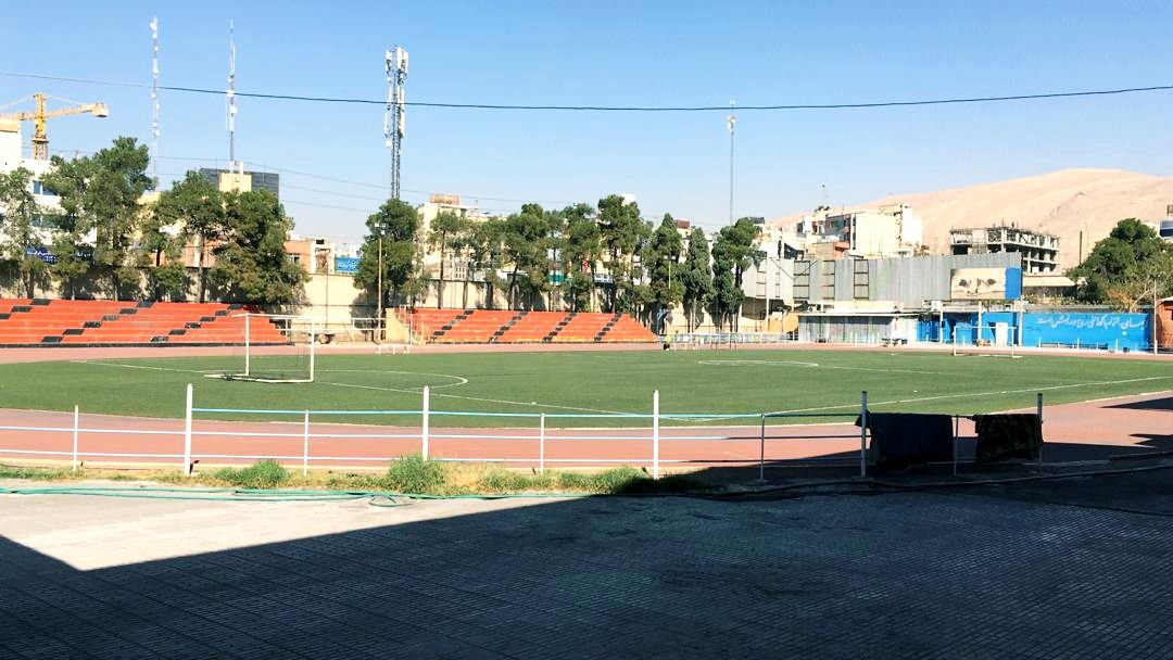 تصویر زمین چمن مصنوعی حجاب شیراز
