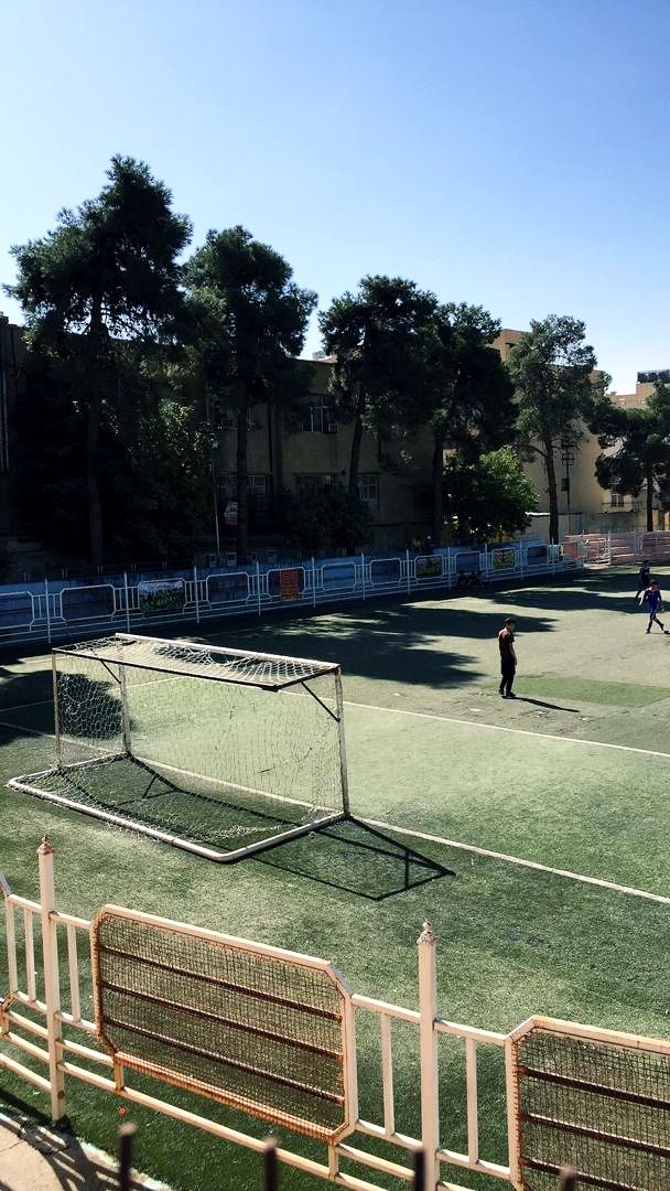 تصویر زمین چمن مصنوعی حافظیه شیراز