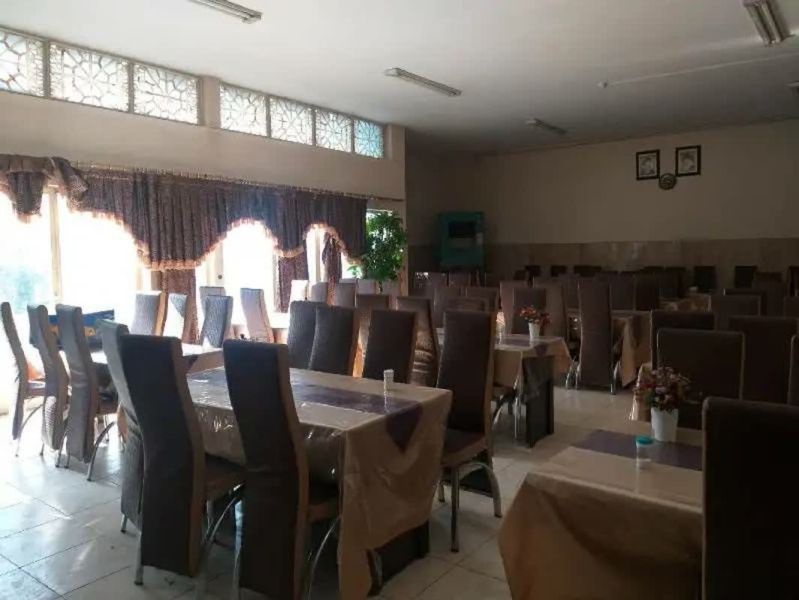 تصویر زمین چمن طبیعی کانون بعثت تهران