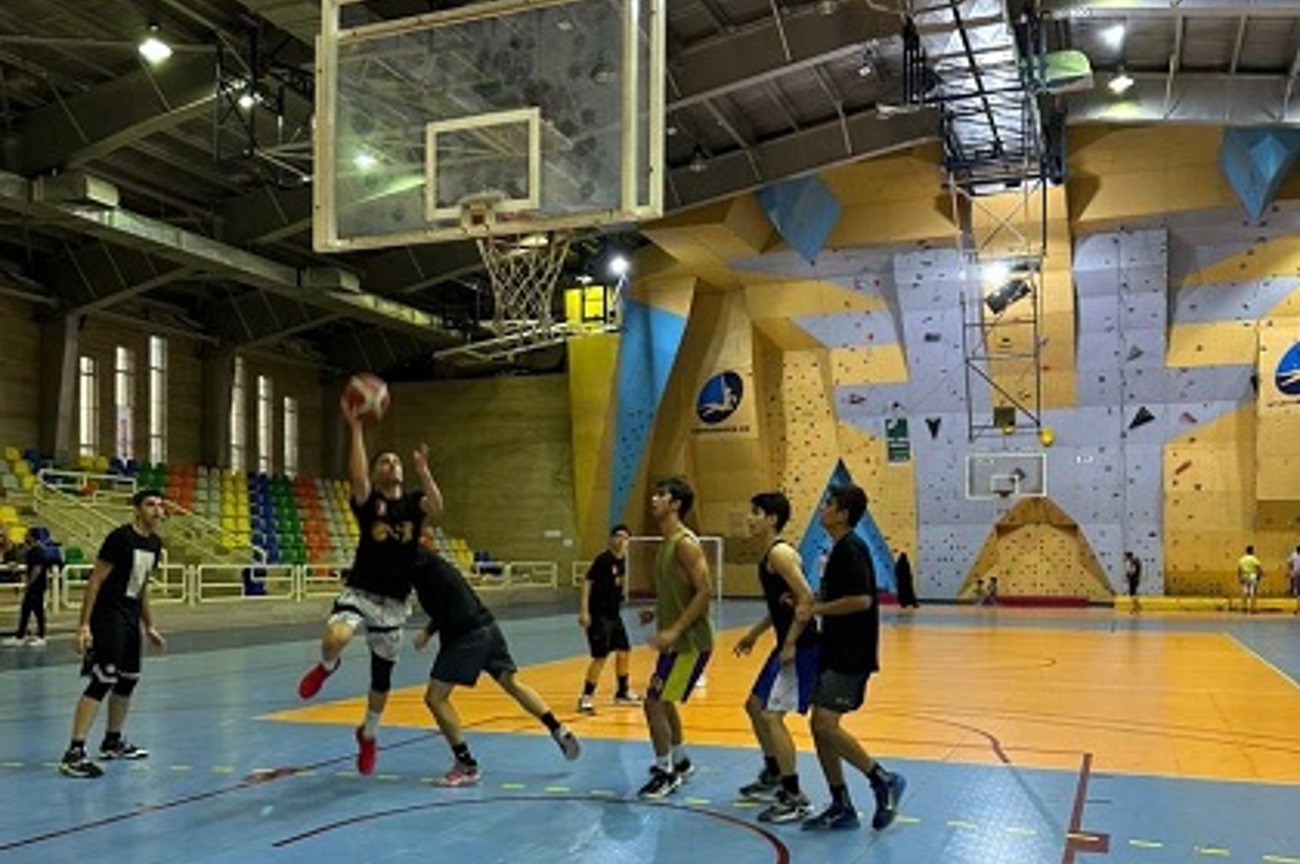 آکادمی بسکتبال پسران مجموعه ورزشی سیزده تهران